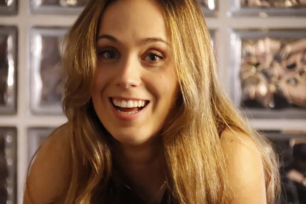 Alicia Sanz sonriendo