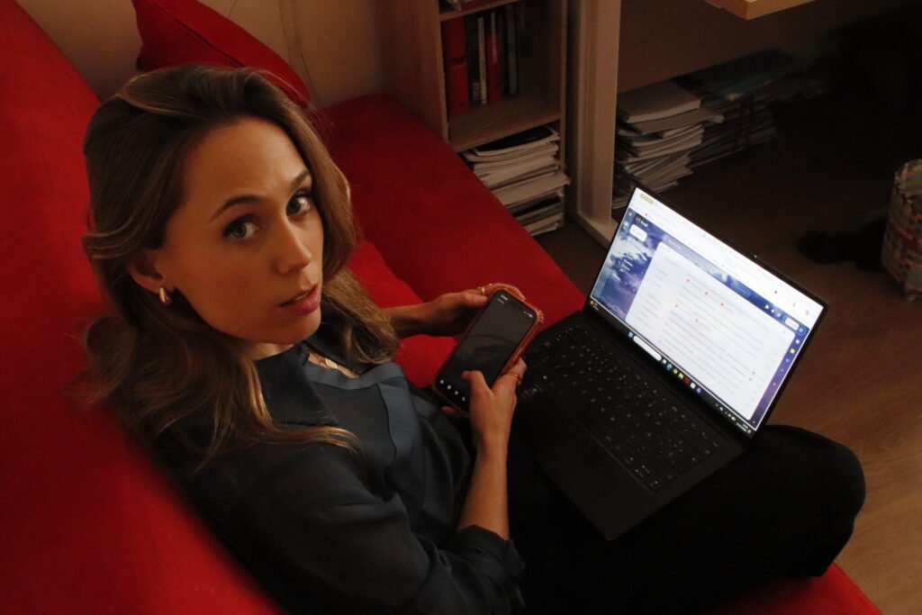 Alicia Sanz trabajando